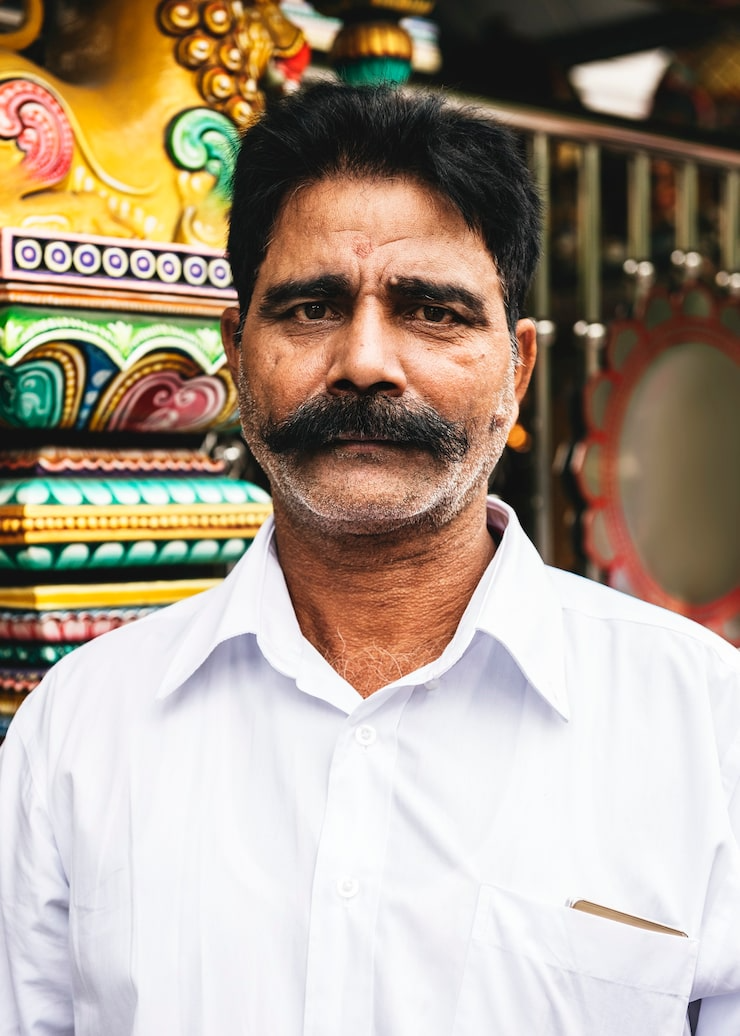 indian-man-portrait-temple_53876